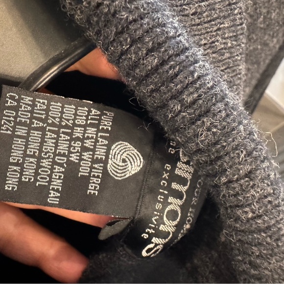 Simons 100% Lambswool  Charcoal Turtleneck Sweater. Ptp 23” lenght 28” - Picture 6 of 7